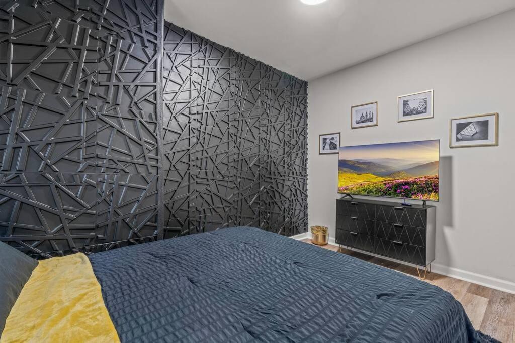 Gold Rush Apartment *